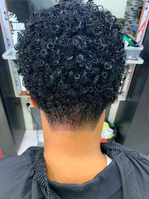 Curly coupe dame
