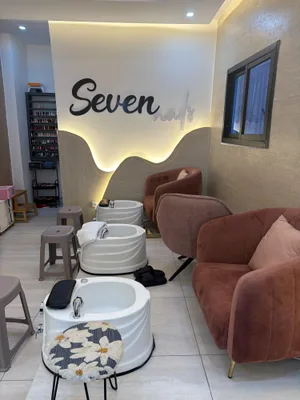 Logo de SEVENnails mpouto