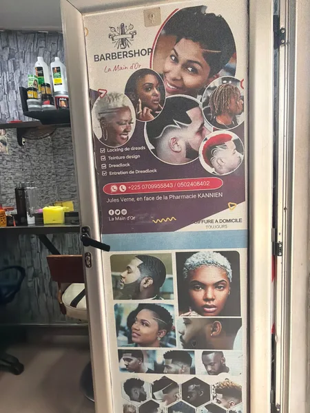 Le salon Barbershop la main d'or